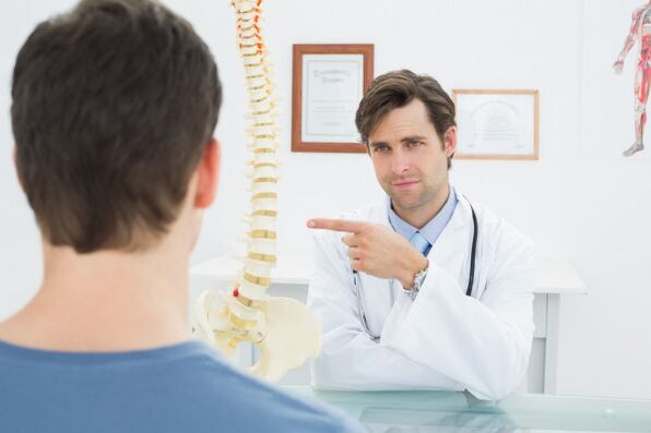 Consultation avec un médecin pour l'ostéochondrose cervicale
